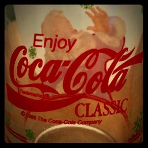 New Coca Cola/Christmas Santa Themed Glassware  x1